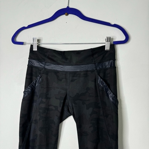Lululemon Rare Chase Me Crop II Black camo leggings - Picture 3 of 8